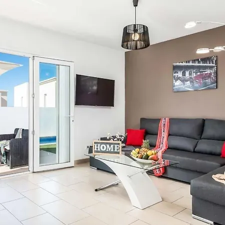 Vila Playa De Fanabe Sleeps 8 With Pool Air Con And Wifi *