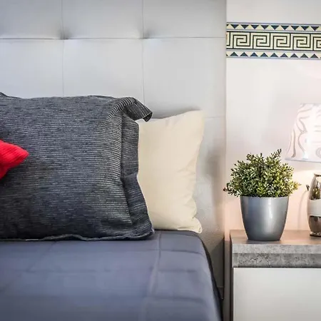 Playa De Fanabe Sleeps 8 With Pool Air Con And Wifi Vila