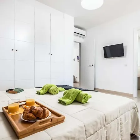 Vila Playa De Fanabe Sleeps 8 With Pool Air Con And Wifi Costa Adeje (Tenerife)