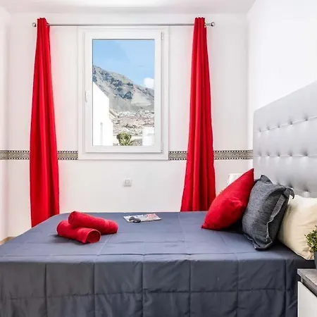 Playa De Fanabe Sleeps 8 With Pool Air Con And Wifi Costa Adeje (Tenerife)