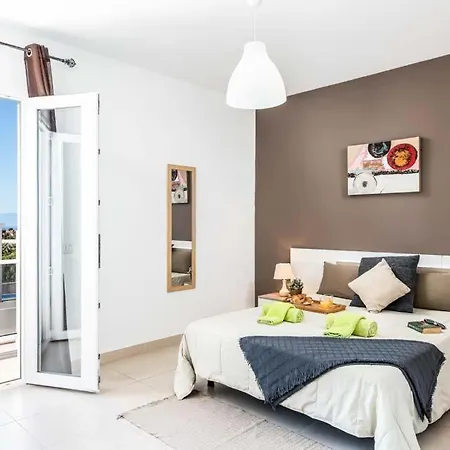 Playa De Fanabe Sleeps 8 With Pool Air Con And Wifi Vila *