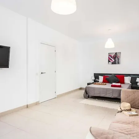 Vila Playa De Fanabe Sleeps 8 With Pool Air Con And Wifi