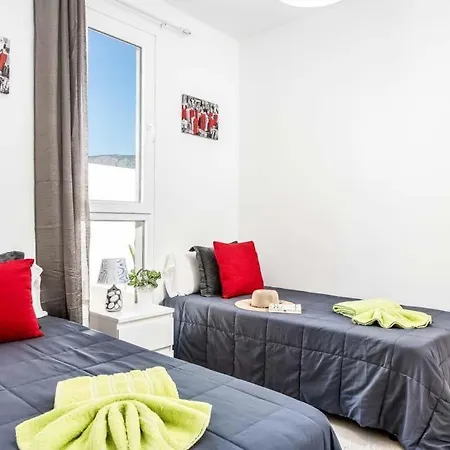 Vila Playa De Fanabe Sleeps 8 With Pool Air Con And Wifi *