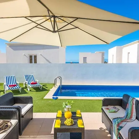 Villa Playa De Fanabe Sleeps 8 With Pool Air Con And Wifi